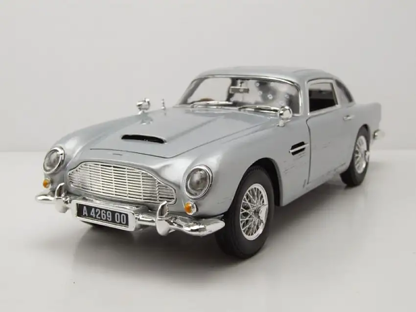 Aston Martin DB5 1965 James Bond No Time to Die Einschußlöcher und Schrammen Modellauto 1:18 Auto World
