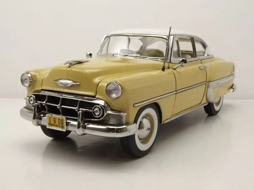 Chevrolet Bel Air Hardtop Coupe 1953 gelb weiß Modellauto 1:18 Sun Star