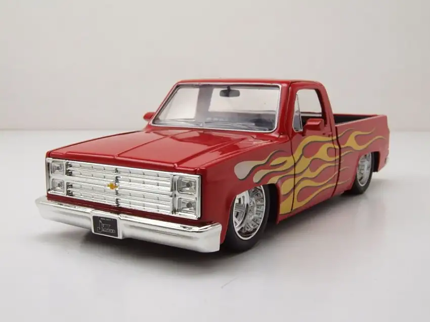 Chevrolet C-10 Pick Up 1985 rot mit Flammen Modellauto 1:24 Jada Toys