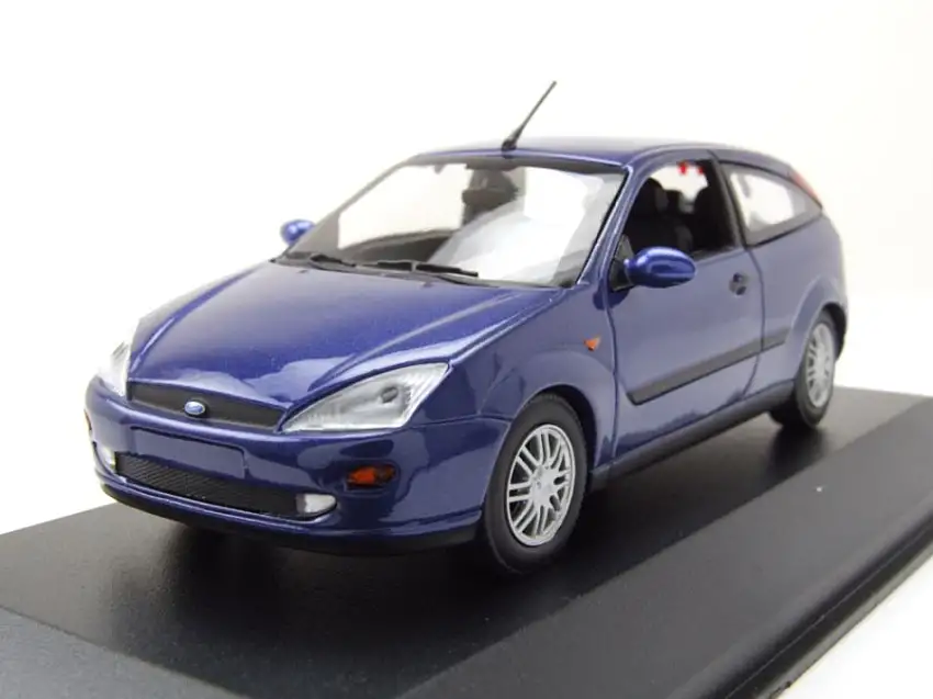 Ford Focus 2-Türer 1998 blau metallic Modellauto 1:43 Maxichamps