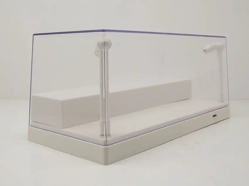 Klarsichtbox Vitrine mit LED-Beleuchtung weiß für 1:43 oder 1:24 Modelle Triple9