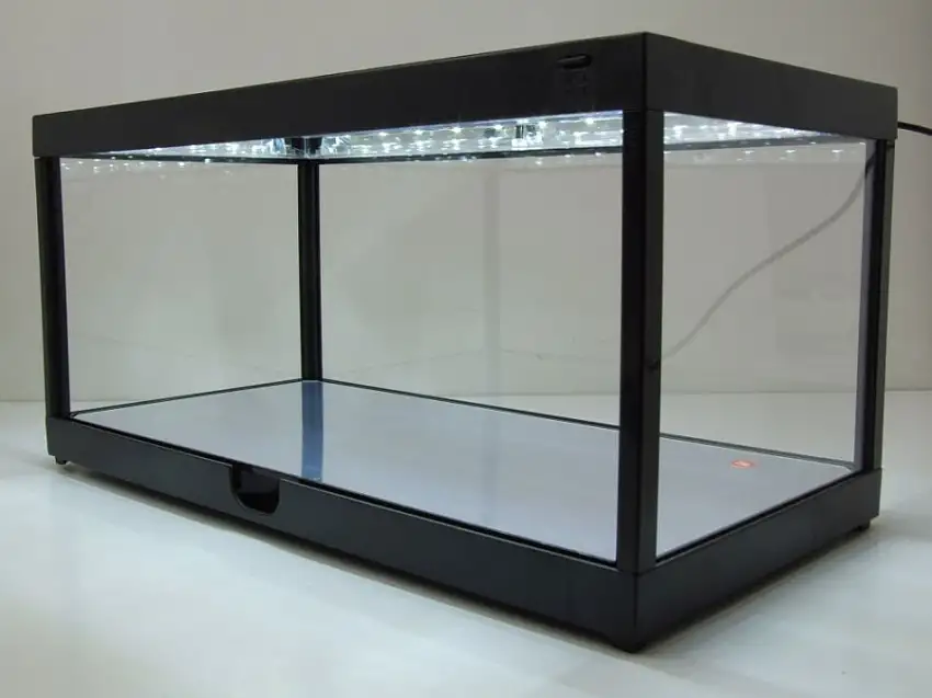 Klarsichtbox Vitrine mit LED-Deckenbeleuchtung und Spiegelboden schwarz für 1:18 Modellautos Triple9