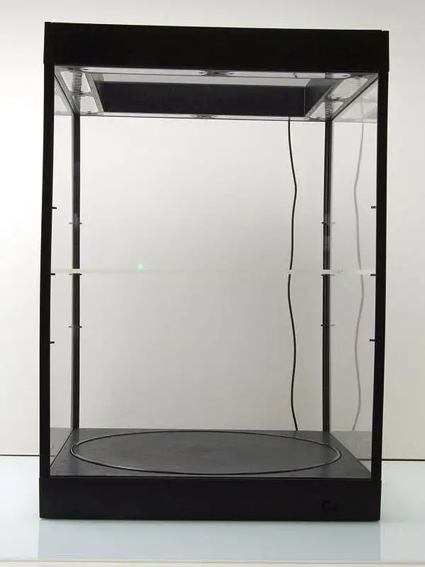 Vitrine mit LED-Beleuchtung und Drehteller schwarz für Modellautos Triple9