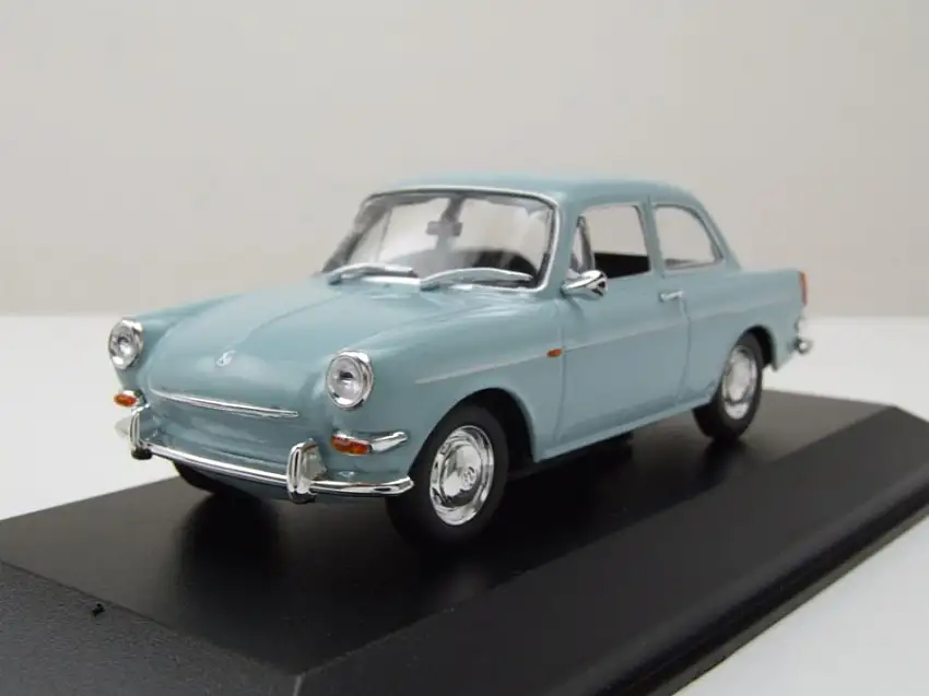 VW 1600 1966 hellblau Modellauto 1:43 Maxichamps
