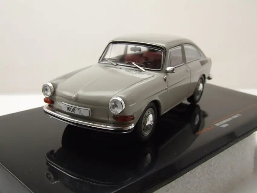 VW 1600 TL 1969 beige Modellauto 1:43 ixo models