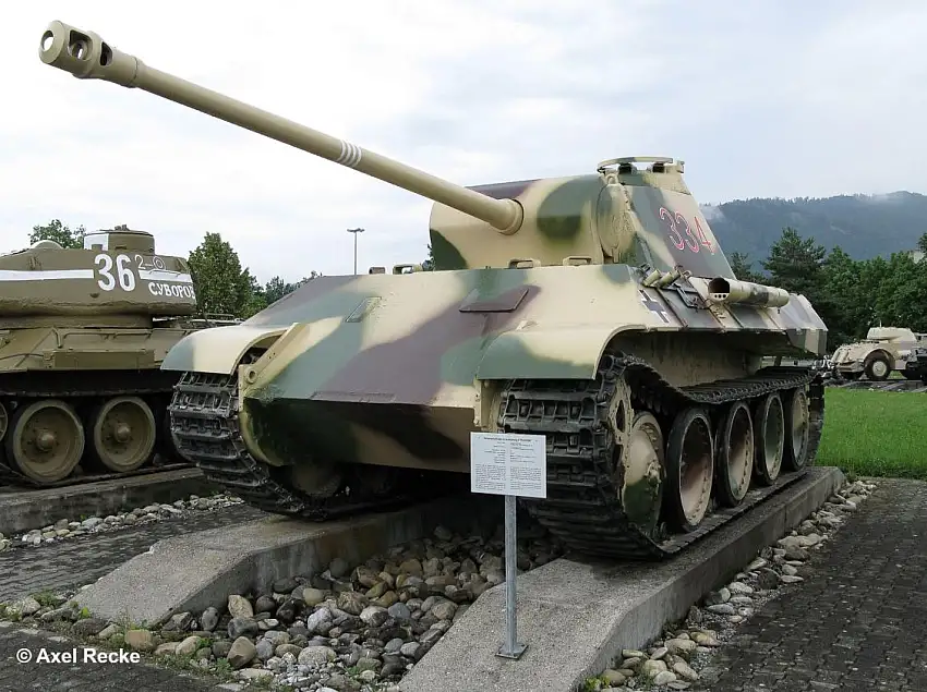 Revell 03273 - 1:35-Geschenkset Panther Ausführung D