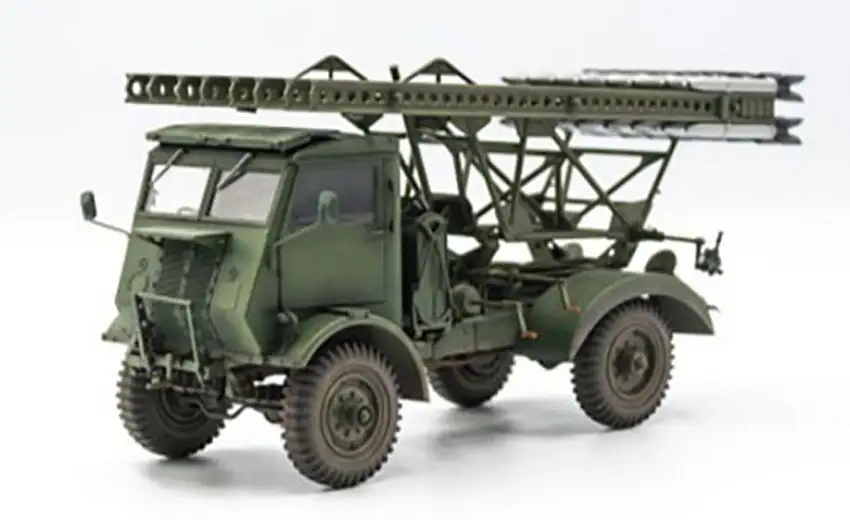 Revell 03338 - 1:35-BM-13-16 on W.O.T. 8 chassis