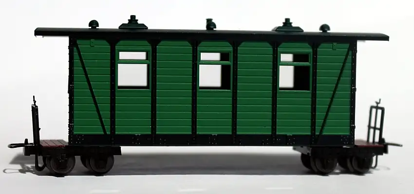 Minitrains 5143 - H0e-Feldbahnpersonenwagen, grün