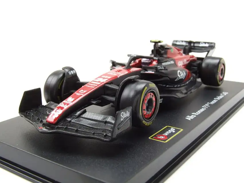 Alfa Romeo C43 Formel 1 2023 #24 Zhou mit Figur Modellauto 1:43 Bburago