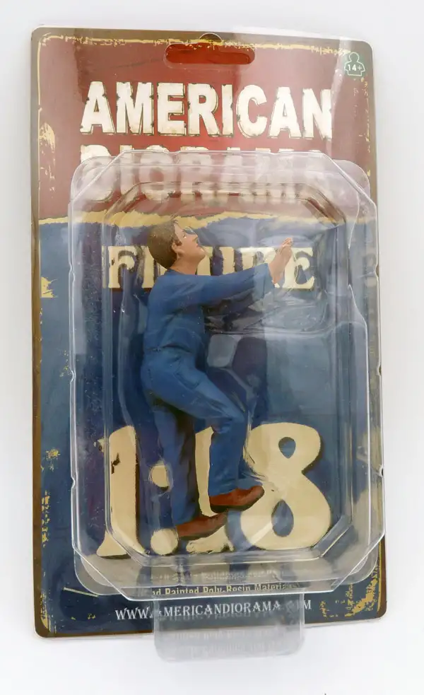 American Diorama "Darwin" wer sein Auto liebt, der schiebt Mechaniker Figur 1:18, #AD-38178
