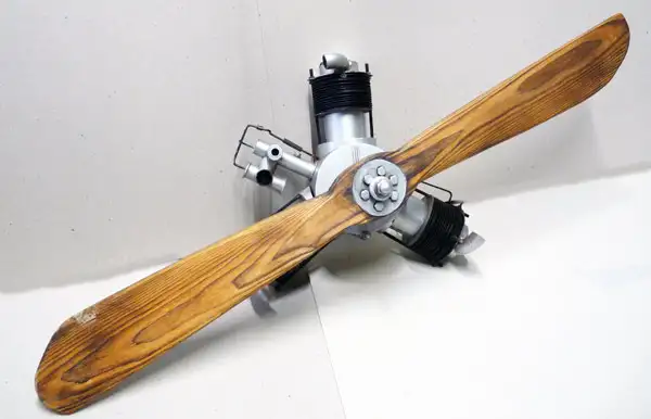 Metallmodell Sternmotor mit Holzpropeller Anzani Dreizylinder 1909, #37558