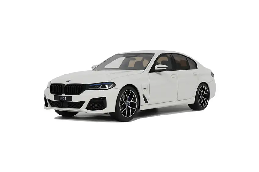 BMW 545E Xdrive M Sport 2023 weiß Modellauto 1:18 GT Spirit