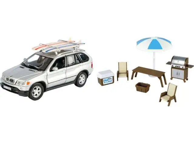 BMW X5 silber mit Campingausrüstung Modellauto 1:24 Motormax