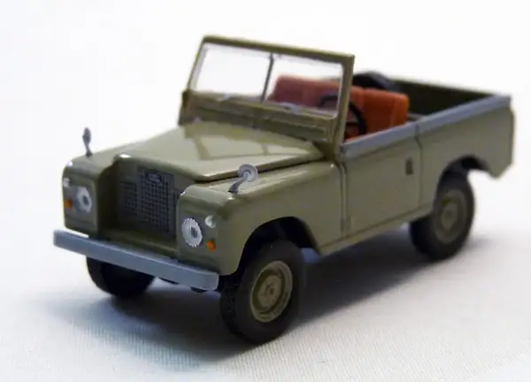 Brekina / Starmada Land Rover 88 Series IIa, gelbgrau, #13852