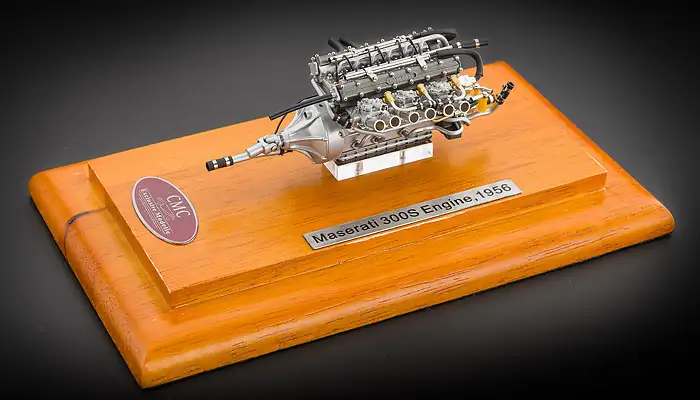 CMC Maserati 300S, 1956 Motor Aggregat mit Vitrine #M-110