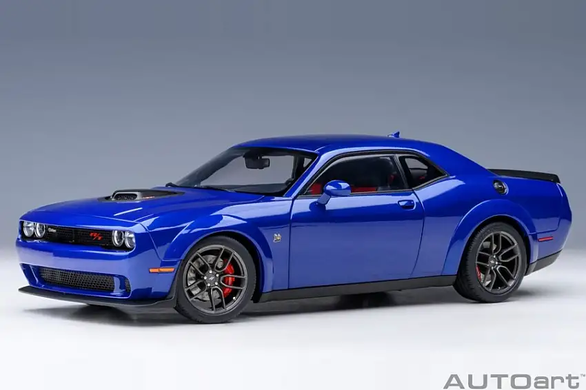 Dodge Challenger R/T Scat Pack Shaker Widebody 2022 blau Modellauto 1:18 Autoart