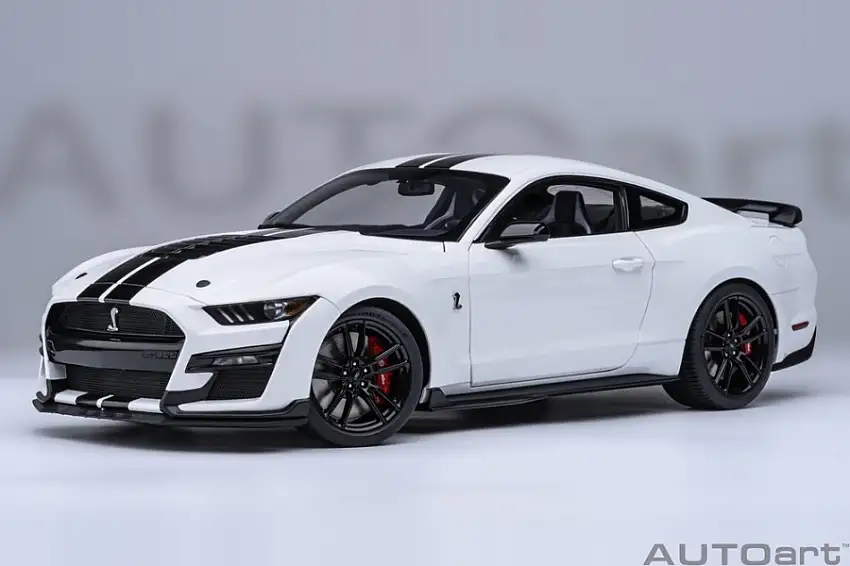 Ford Shelby Mustang GT500 weiß Modellauto 1:18 Autoart