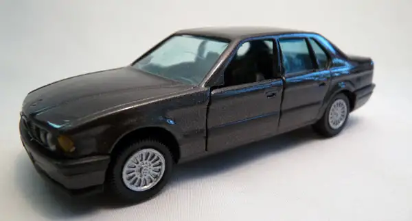 Gama / Schuco BMW 735i e32 grau metallic