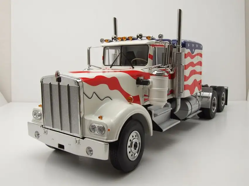 Kenworth W900 Zugmaschine Stars & Stripes 1975 weiß blau rot Modellauto 1:18 Road Kings