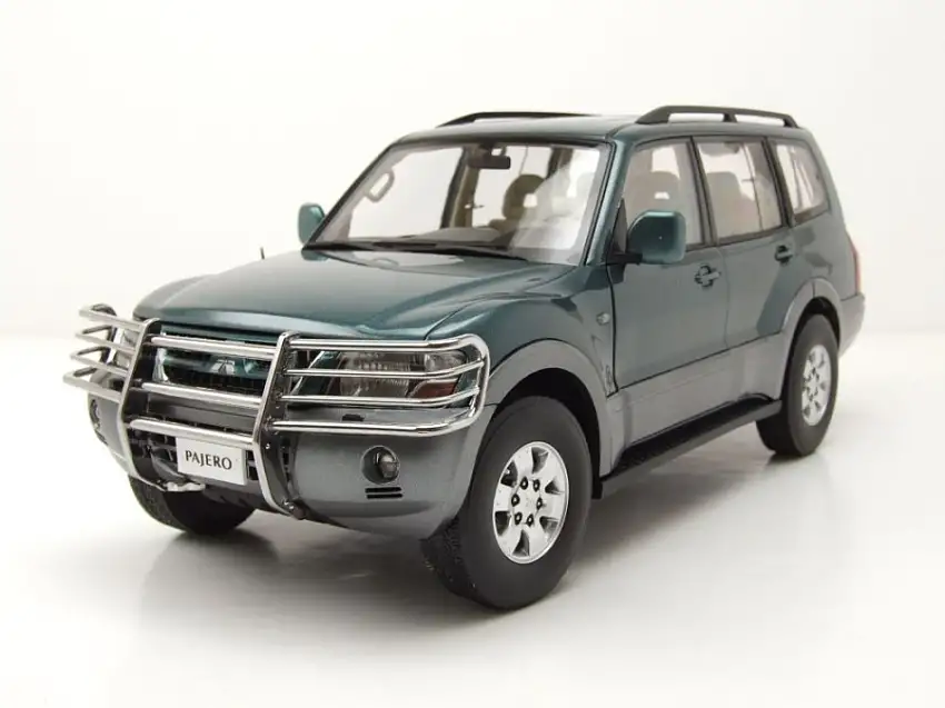 Mitsubishi Pajero V73 grün Modellauto 1:18 Sun Star