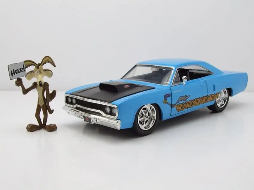 Plymouth Road Runner 1970 hellblau Looney Tunes mit Wile E. Coyote Figur Modellauto 1:24 Jada Toys