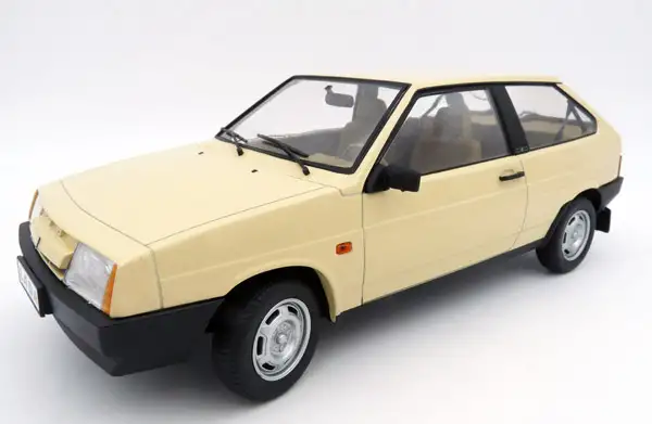 Premium Scale Models Lada 2108 Samara 1986 beige-gelb / braunes Interieur #PSM-DC18003E