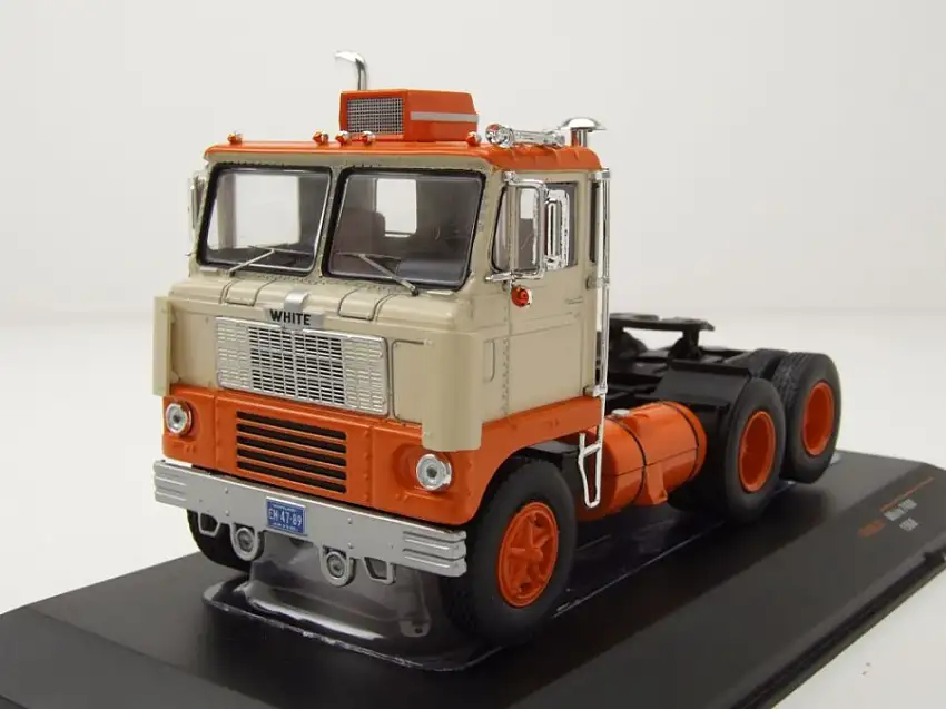 White 7400 Zugmaschine 1960 beige orange Modellauto 1:43 ixo models